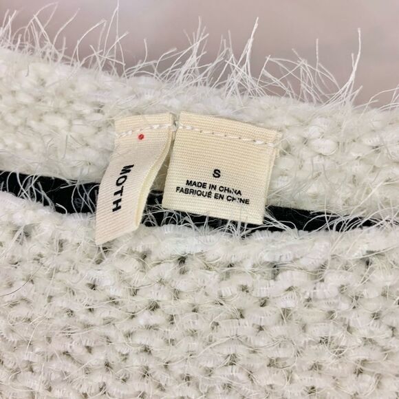 NWT Moth Anthropologie White and Metallic Crocheted Fringed Poncho Sweater - Picture 4 of 9